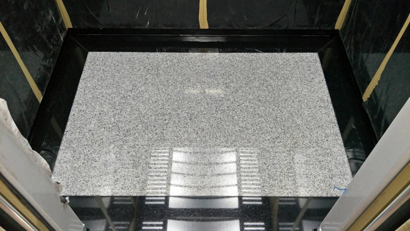 电梯轿厢铺大理石方法图片